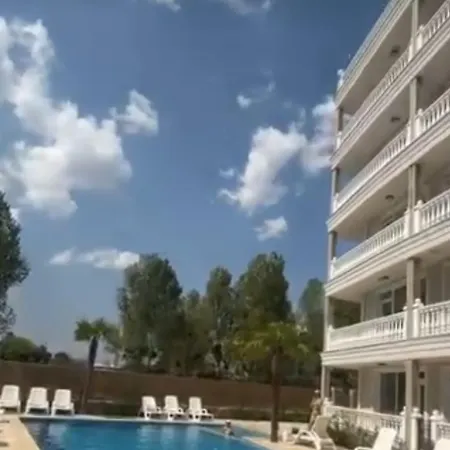 Yana Sanny Napospart