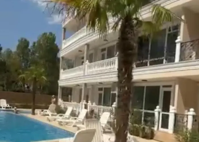 Yana Sanny Napospart