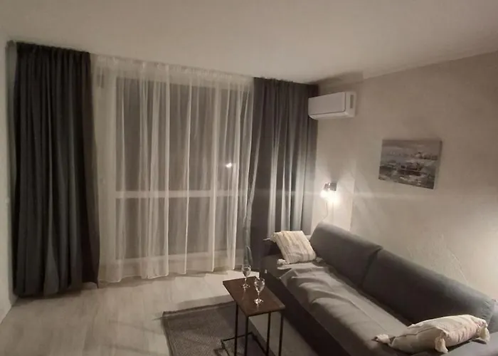 Yana Sanny Apartman *